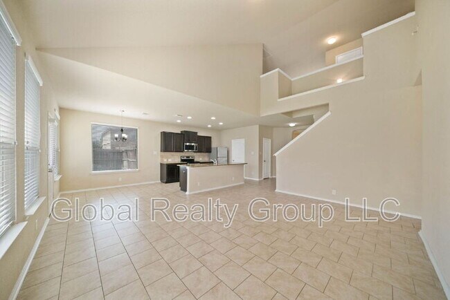 Building Photo - 437 Kings Way