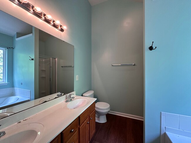 Building Photo - Exclusively Offered By Muse Realty Rentals...