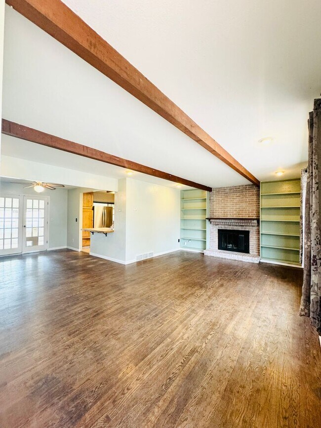 Building Photo - Large 3 Bed, 3 Bath House In Greeley - 4 bonus rooms in basement!