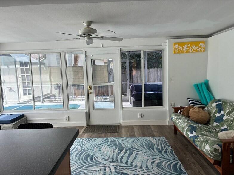 Building Photo - 105 N Bay Hills Blvd