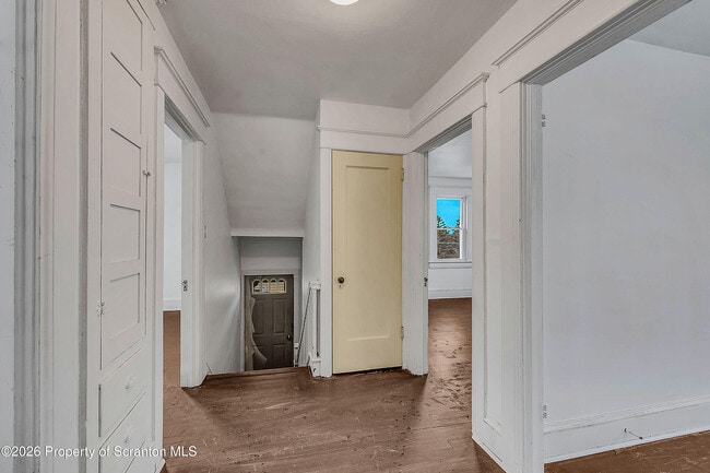 Building Photo - 208 E Warren St