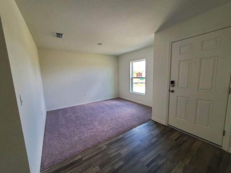 Building Photo - 4/2/2  with a $500 Move in Special
