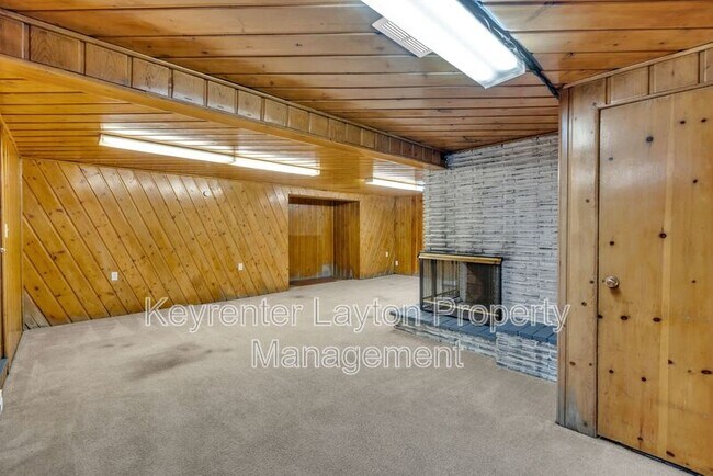 Building Photo - 12 Lakeview Drive