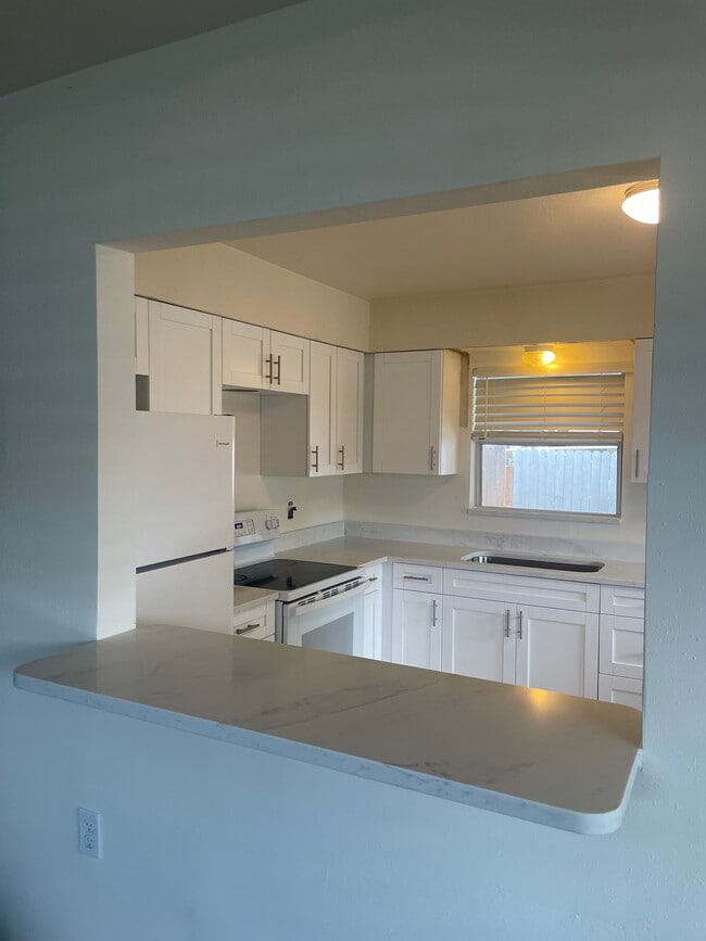 Building Photo - 403 S Orion Ave