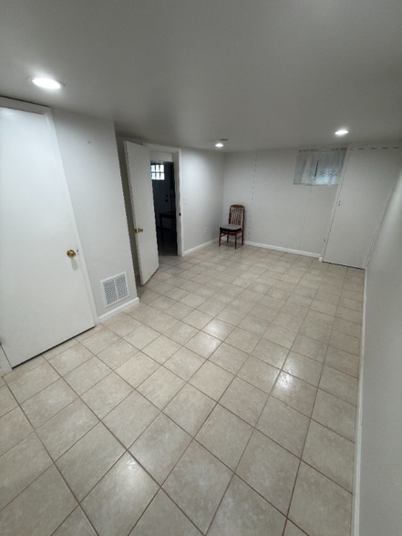 Building Photo - 6919 Rolling Rd