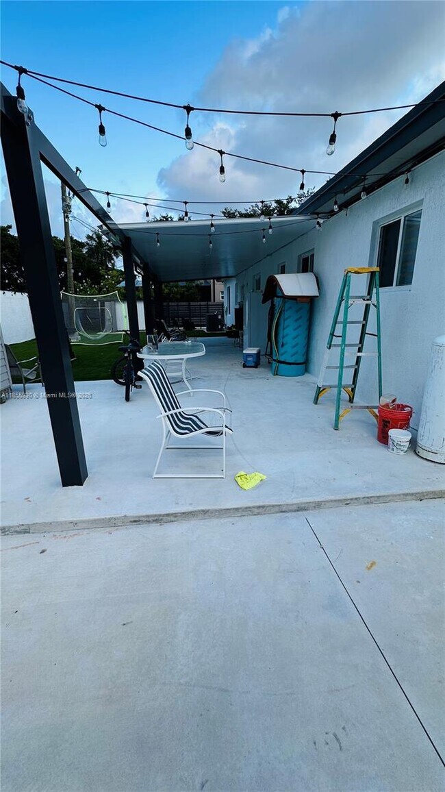 Building Photo - 3161 NW 69th St