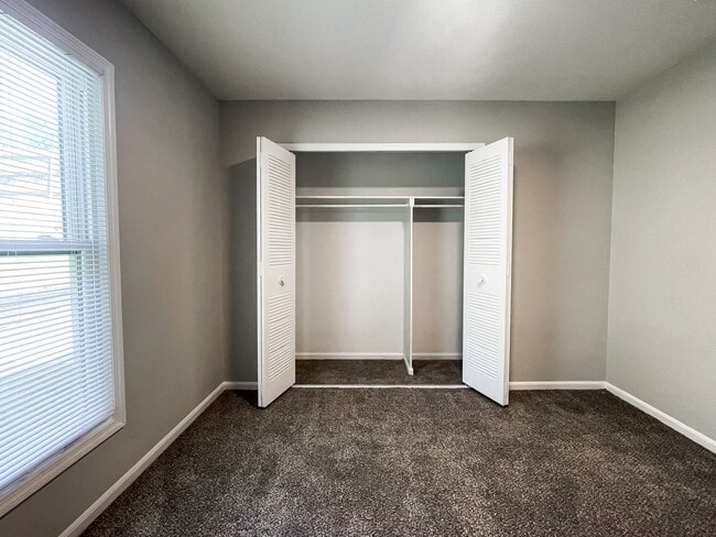 Building Photo - 709 54th St