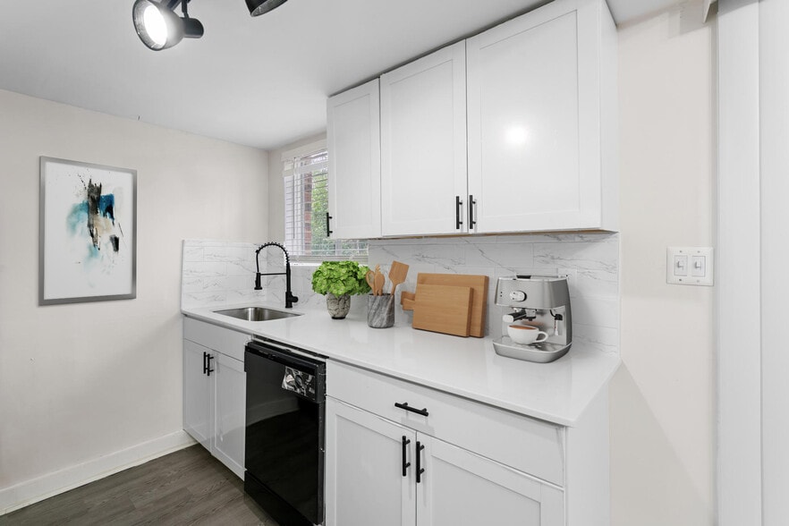 Kitchen Details - Cobbs Creek Apartments