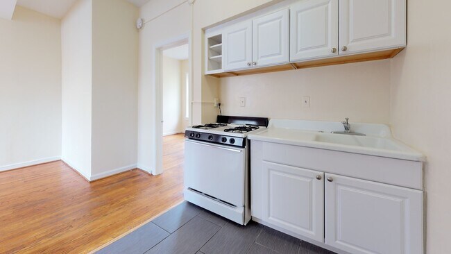 Building Photo - 109 C St SE