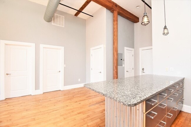 Building Photo - 275 Essex St