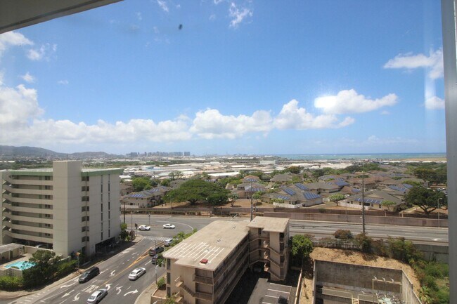 Building Photo - Studio with Geogeous View!