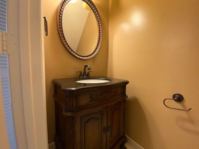 Building Photo - Large 2 Bed 2.5 Bath Apt in Green Hills - Vandy Belmont Lipscomb!