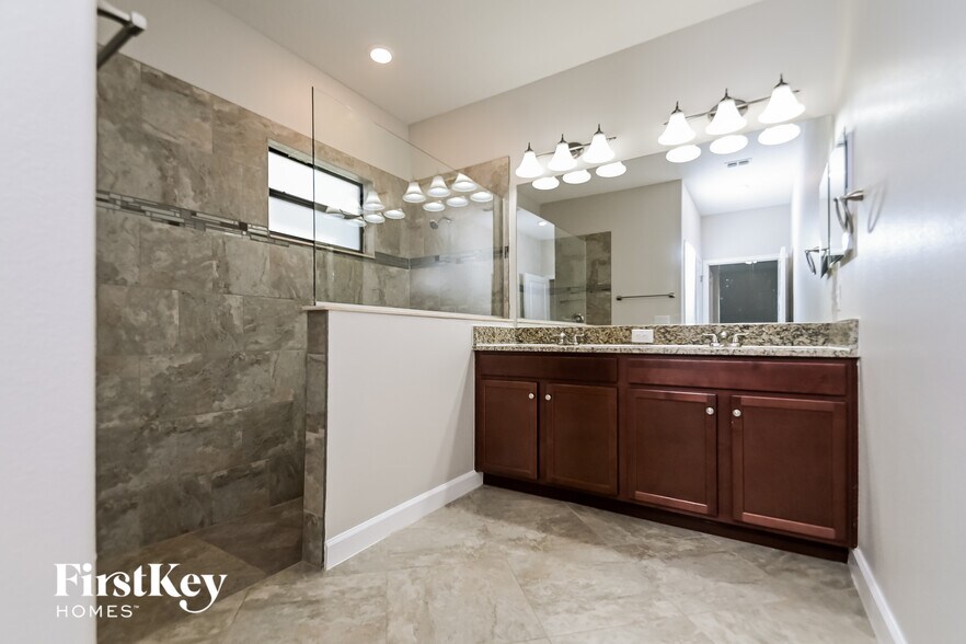 Building Photo - 12016 Cinnamon Fern Dr