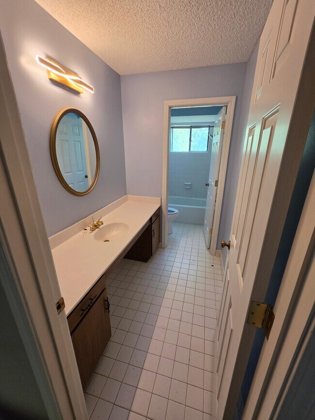 Building Photo - 4580 Shadowlawn Rd