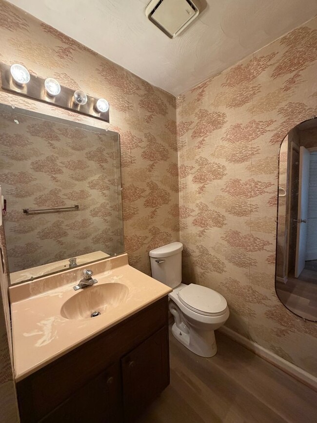 Building Photo - Roanoke County Duplex