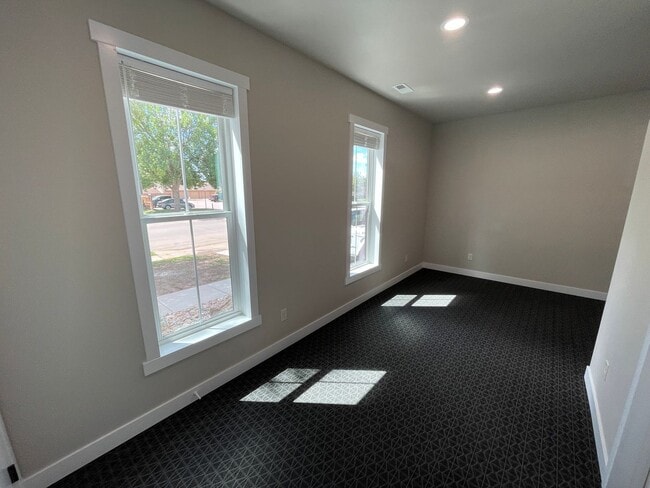 Building Photo - 133 S Prairie Ave