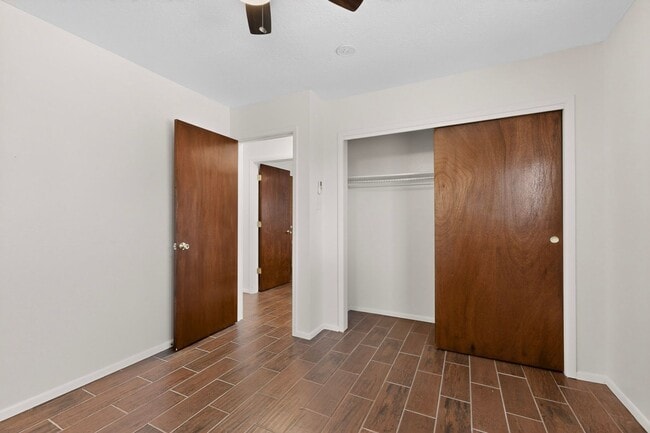 Building Photo - Close in West Side 2 bedroom 1.75/ba 1/cg