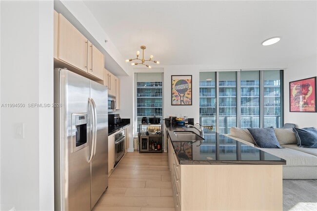 Building Photo - 1111 SW 1st Ave