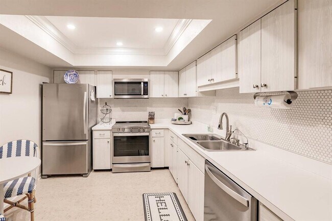 Building Photo - 1055 W Peppertree Dr