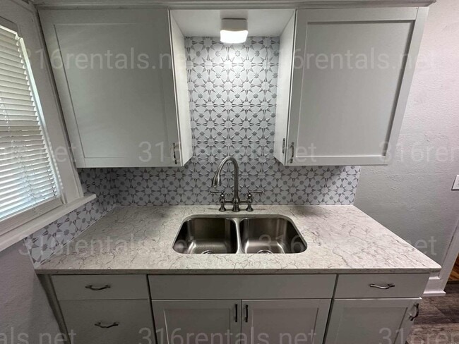 Building Photo - $875- 2 bed 1 bath - Beautiful single family home