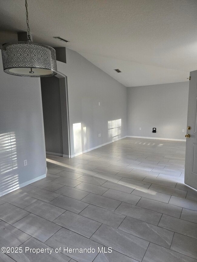 Building Photo - 1330 Clovis Ln