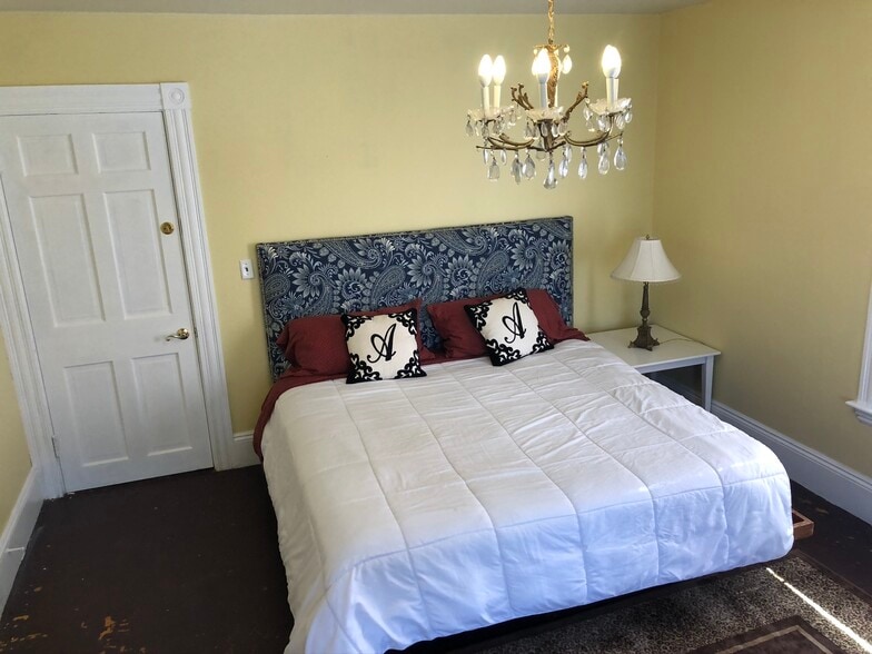 Building Photo - 10 Commonwealth Ave