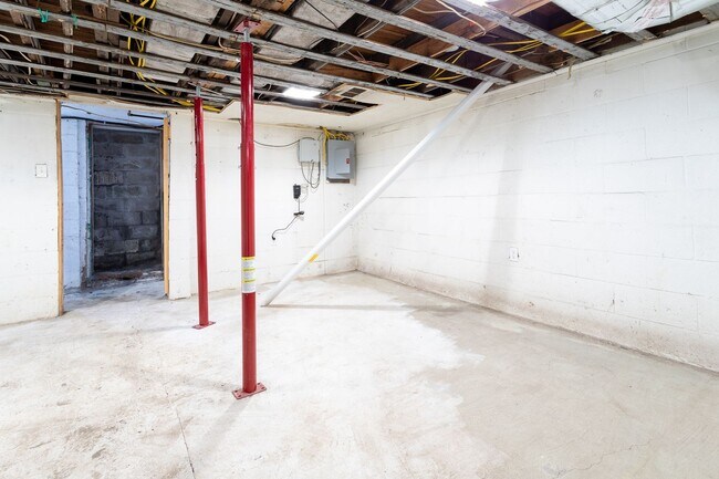 Building Photo - 2316 Cobden St