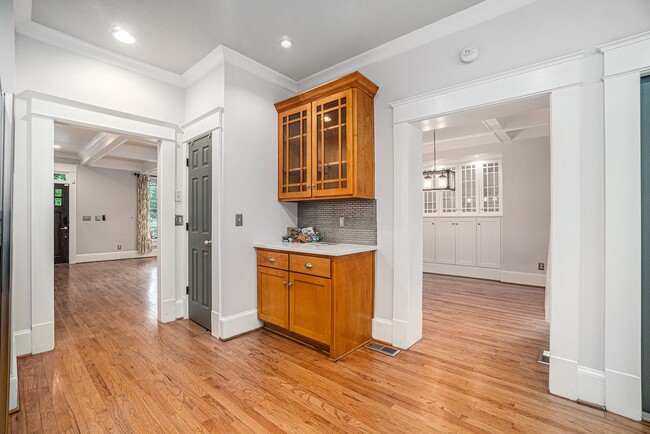 Building Photo - Charleston-Style East Atlanta Entertainer'...