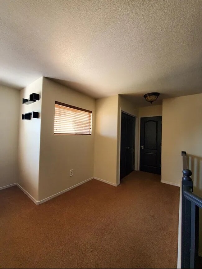 Building Photo - 7409 Sidewinder Dr NE