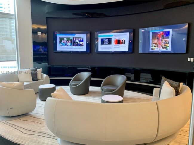 Building Photo - 851 NE 1st Ave