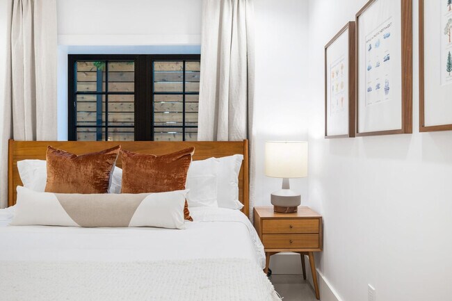 Building Photo - 2453 4th Ave W