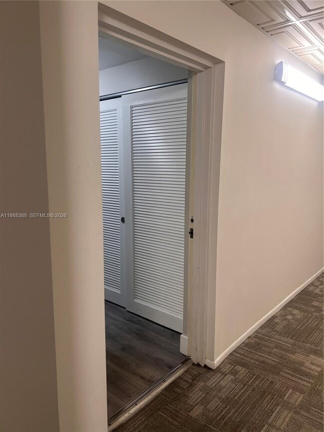 Building Photo - 400 N Riverside Dr