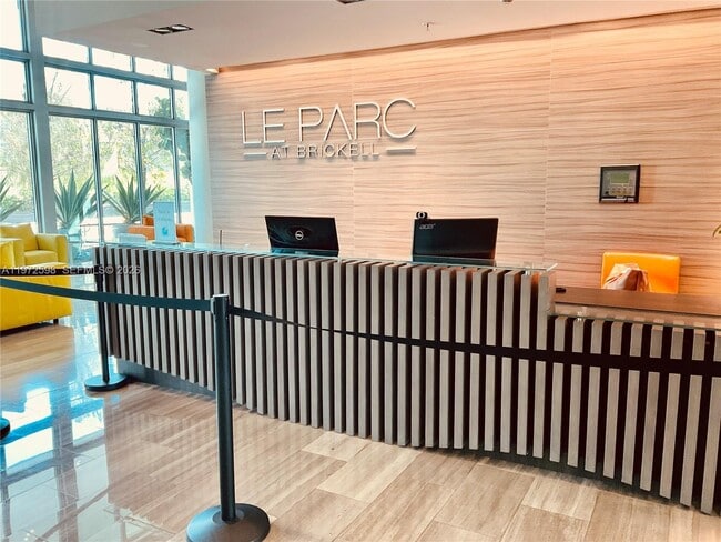 Building Photo - 1600 SW 1st Ave