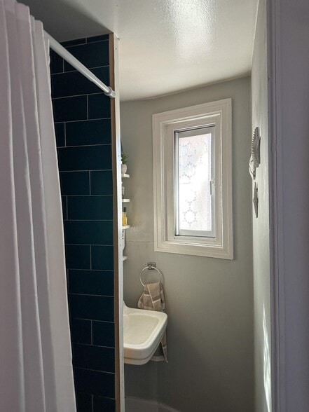 Building Photo - 31 Deering St