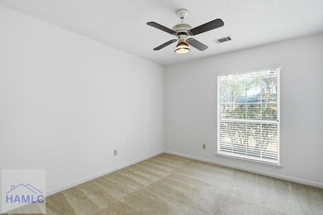 Building Photo - 405 Club Dr