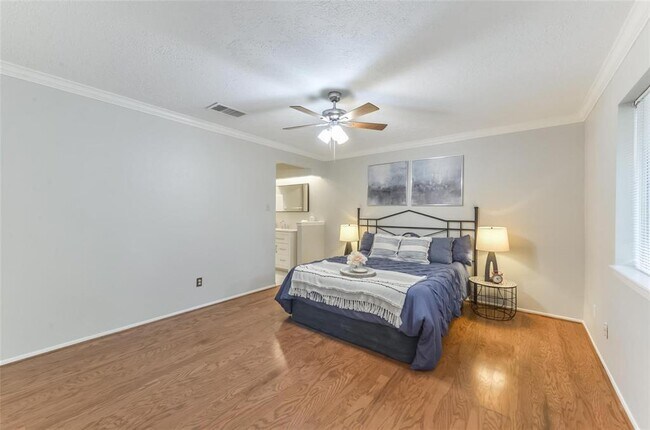 Building Photo - 5701 Village Arbour Dr