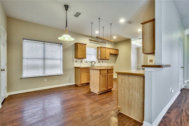 Building Photo - 4424 Maple Shade Ave