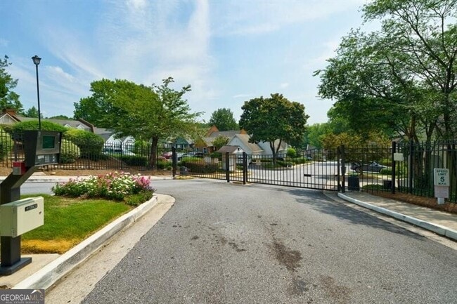 Building Photo - 947 Lenox Hill Ct NE