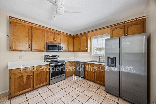 Building Photo - 215 6th St
