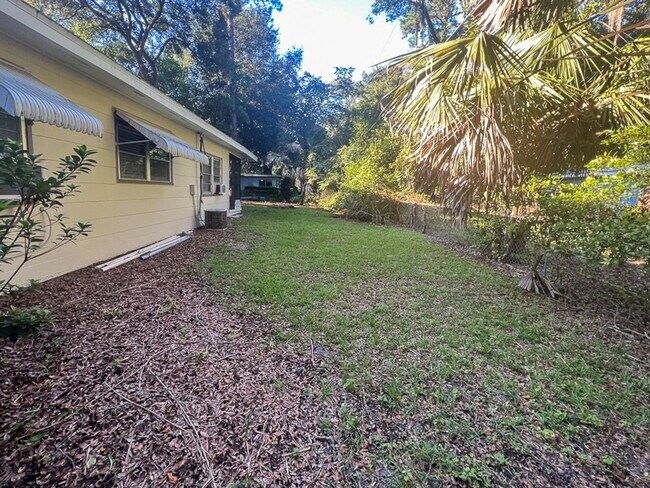 Building Photo - Pet Friendly 4BR/2BA Home Near UF Available for Fall 2026!
