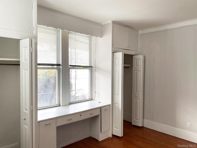 Building Photo - 456 Broadway