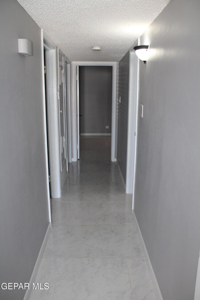 Building Photo - 1507 Dennis Cir