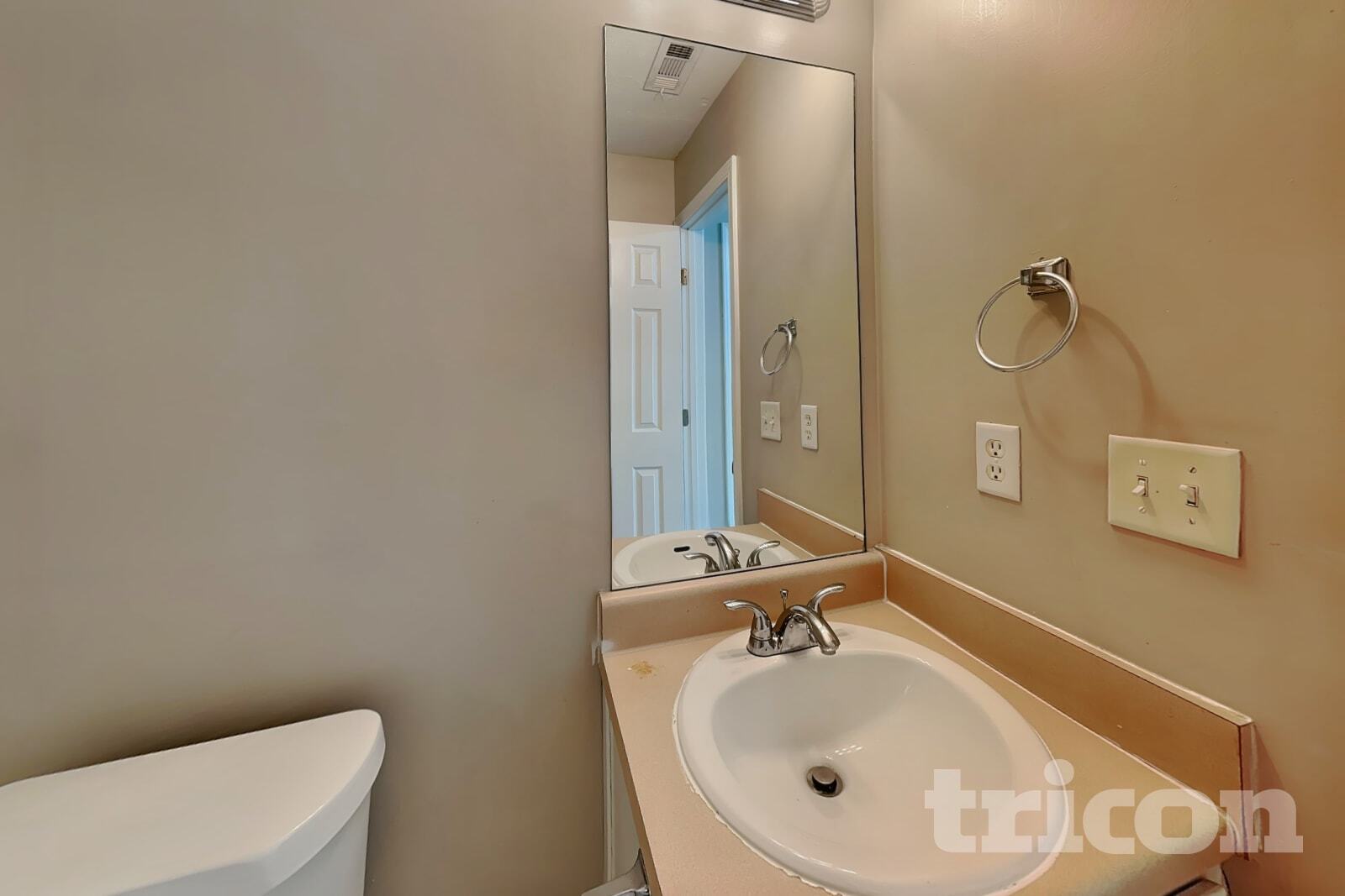 Building Photo - 517 Cathedral Dr