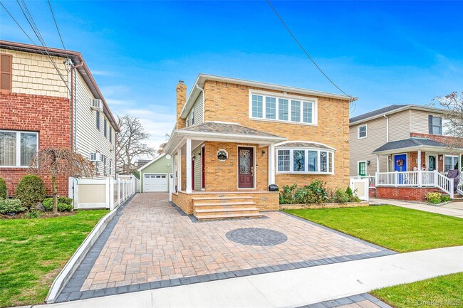 Building Photo - 22 Sandalwood Ave