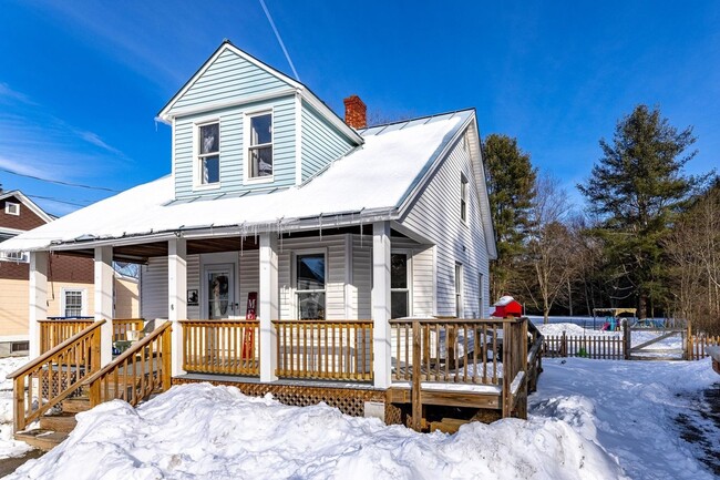 Building Photo - Spacious 3-Bedroom Home