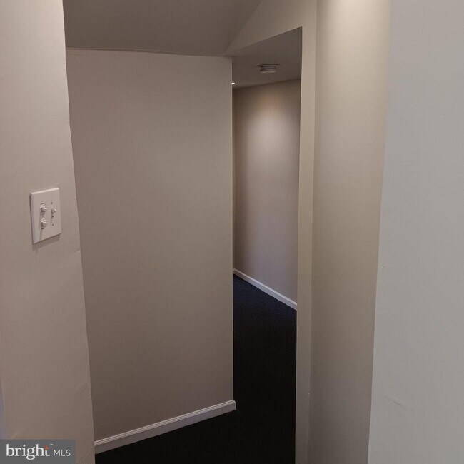 Building Photo - 1732 W Diamond St