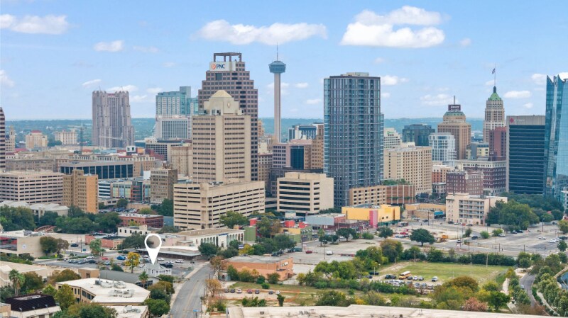 Building Photo - 620 N Flores St