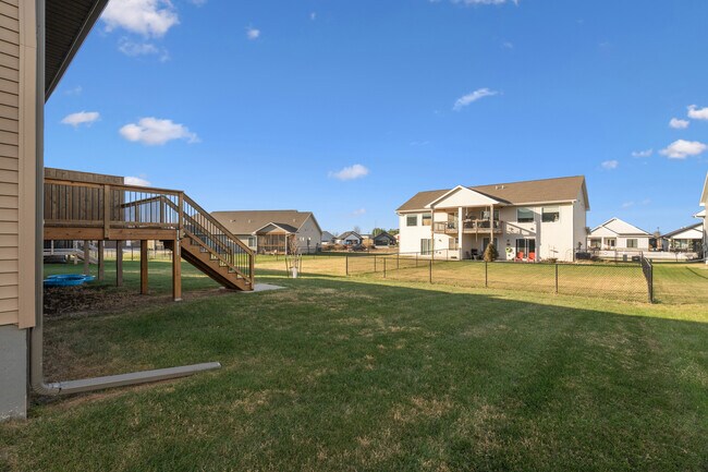 Building Photo - 785 River Bnd Ln