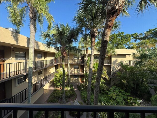 Building Photo - 10855 SW 112th Ave