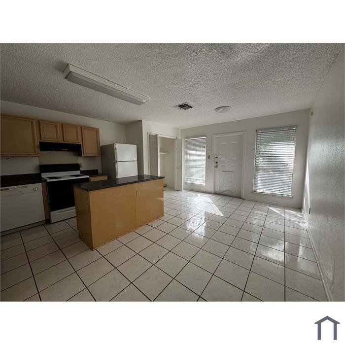 Building Photo - 4822 Aspen View